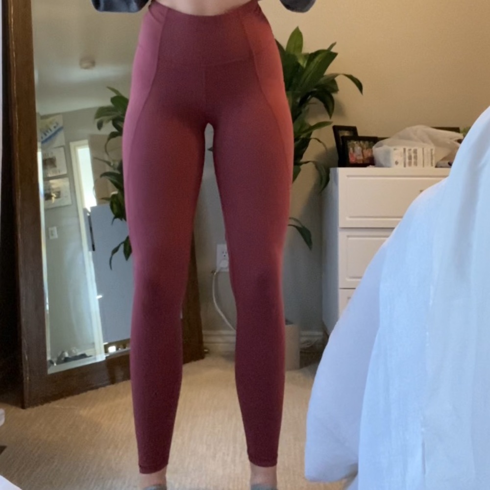 Athleta maroon/burgundy leggings w pockets